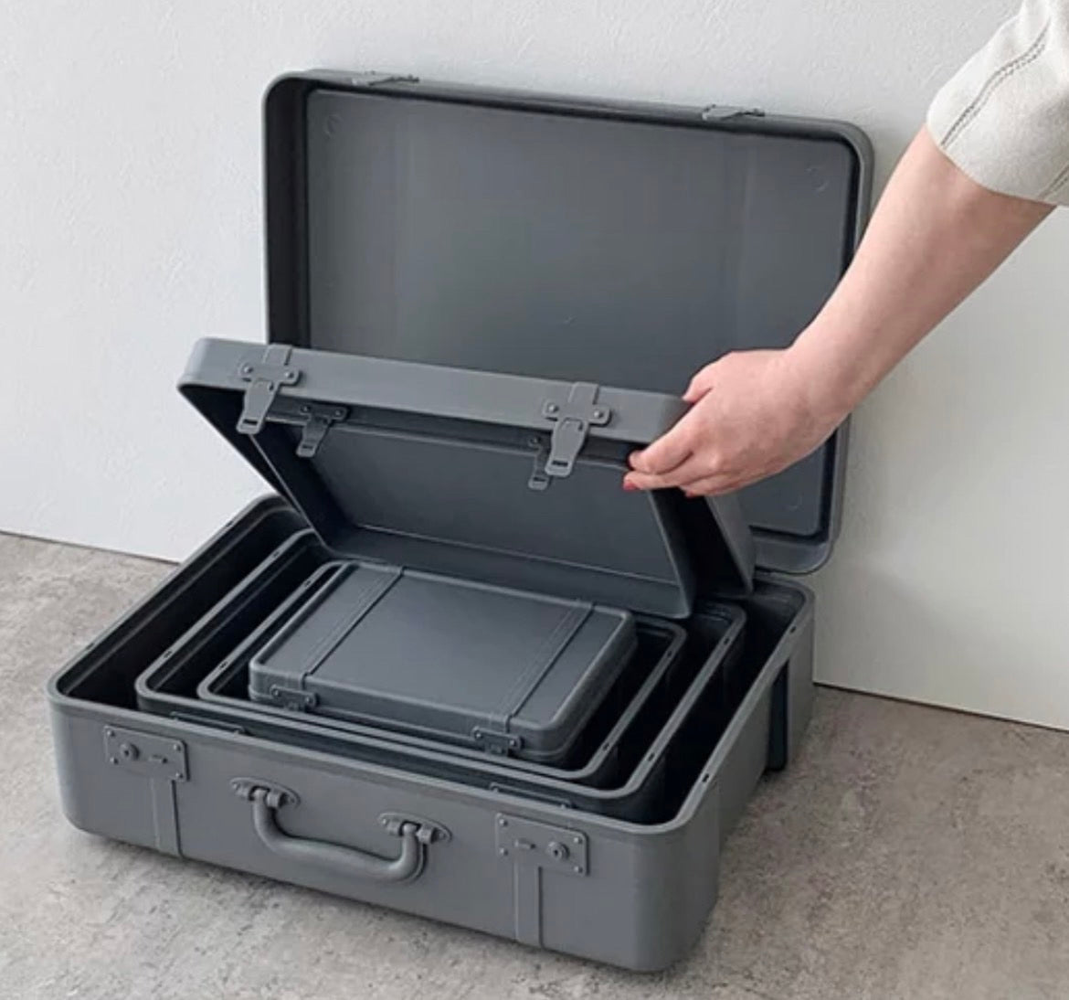 Captivating Display & Toolbox - 'Trunk Story'